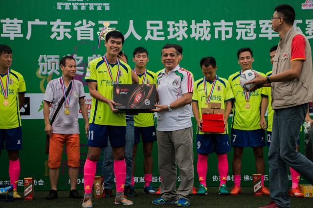 李凯尔今天将回深圳老家祭祖 出征前最后仪式